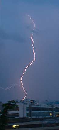 Lightning_130708_183924UT_Canon400_ISO200_Exp2s_F18mm_Diafr10_Crop_Resize33,5%.jpg