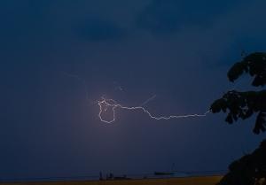 Lightning_130708_190452UT_Canon400_ISO200_Exp2s_F18mm_Diafr10_Crop_Resize50%.jpg